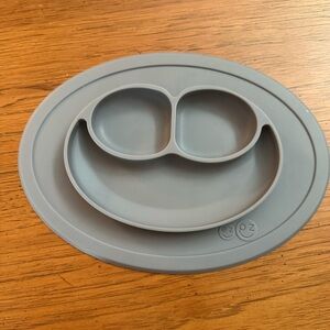 EZPZ Silicone Suction Plate in Gray